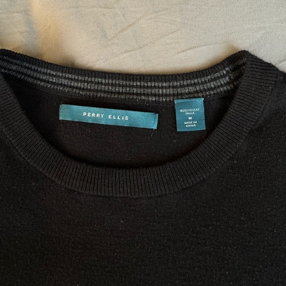 Perry Ellis Knit Sweater - Picture 3 of 9